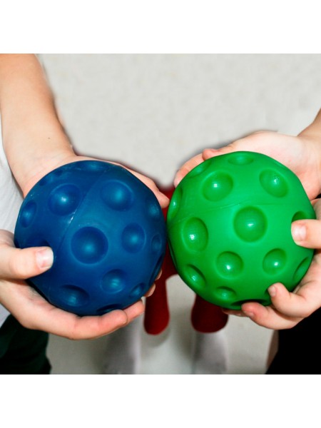 Набор из двух шариков с выемками (синий + зеленый), d 7 см